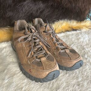 Vasque shoes 8.5 (7007)